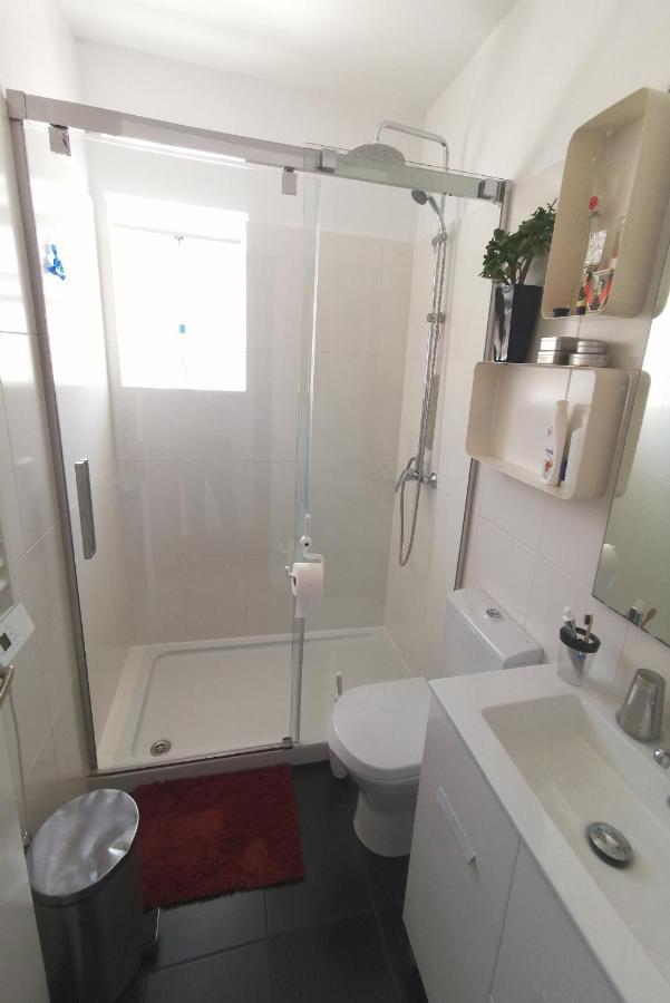 A20 - Lagos Town Bedroom Exterior photo